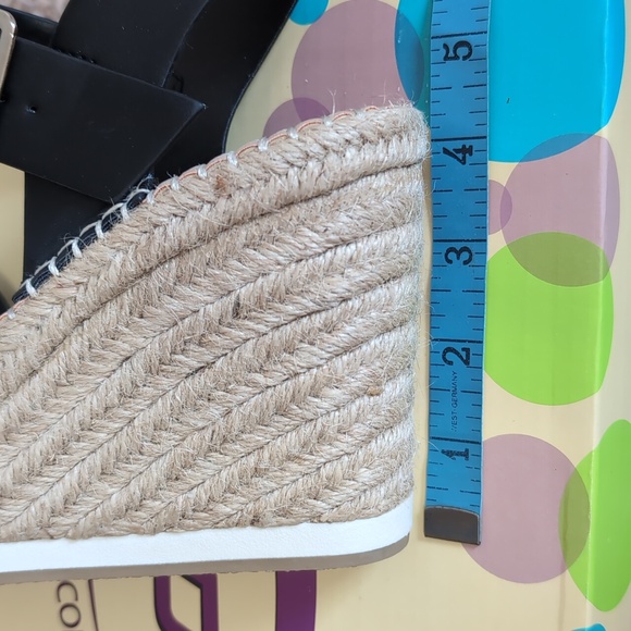 SODA Sandals  New - Picture 5 of 5